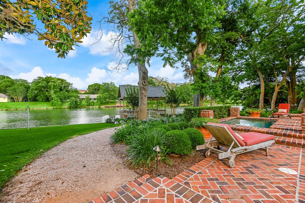 427 W Alkire Lake Dr, SUGAR LAND, TX 77478