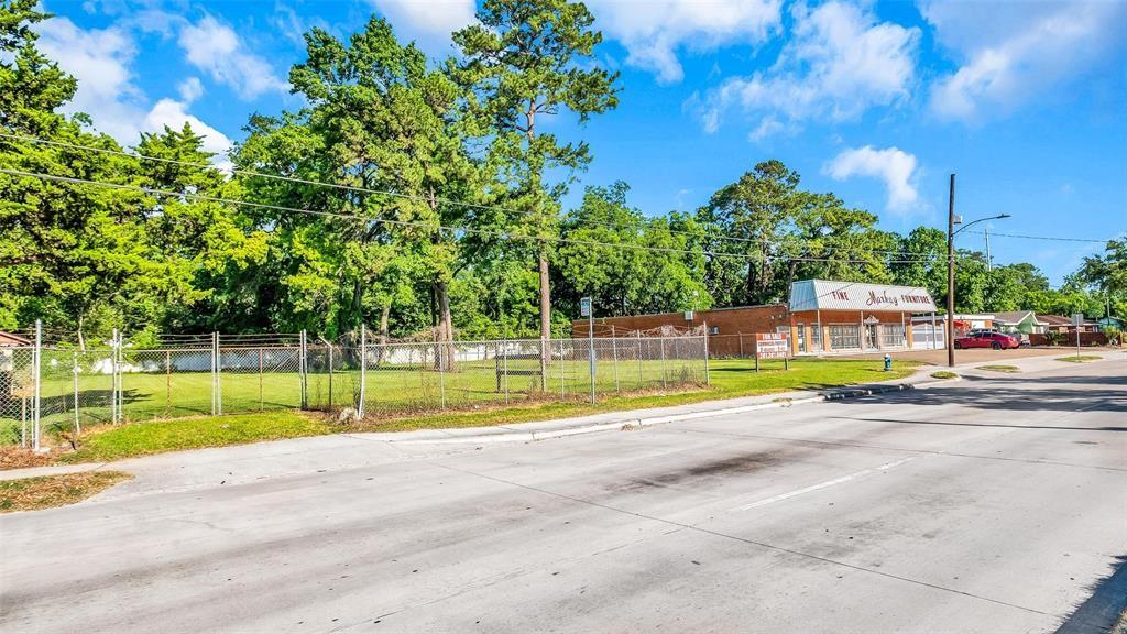 8931 Homestead Rd, Houston, TX 77016