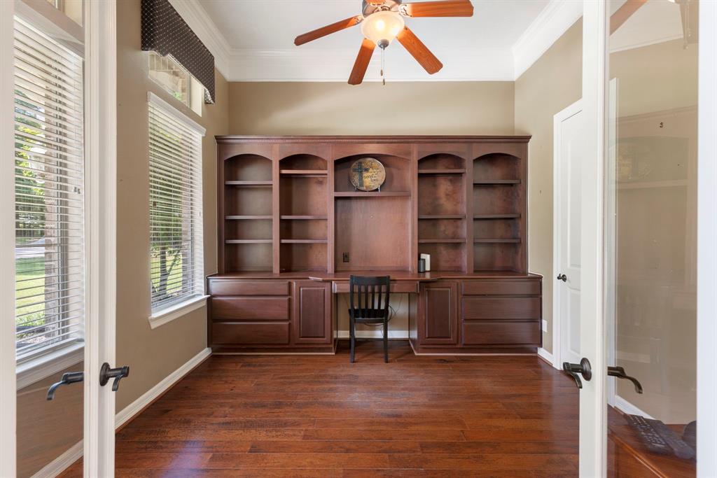 15557 Crown Oaks Dr, MONTGOMERY, TX 77316