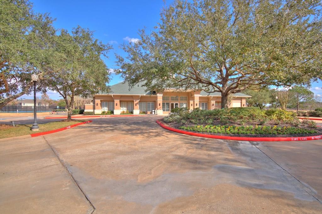 2702 Sterling Fields Dr, PEARLAND, TX 77584