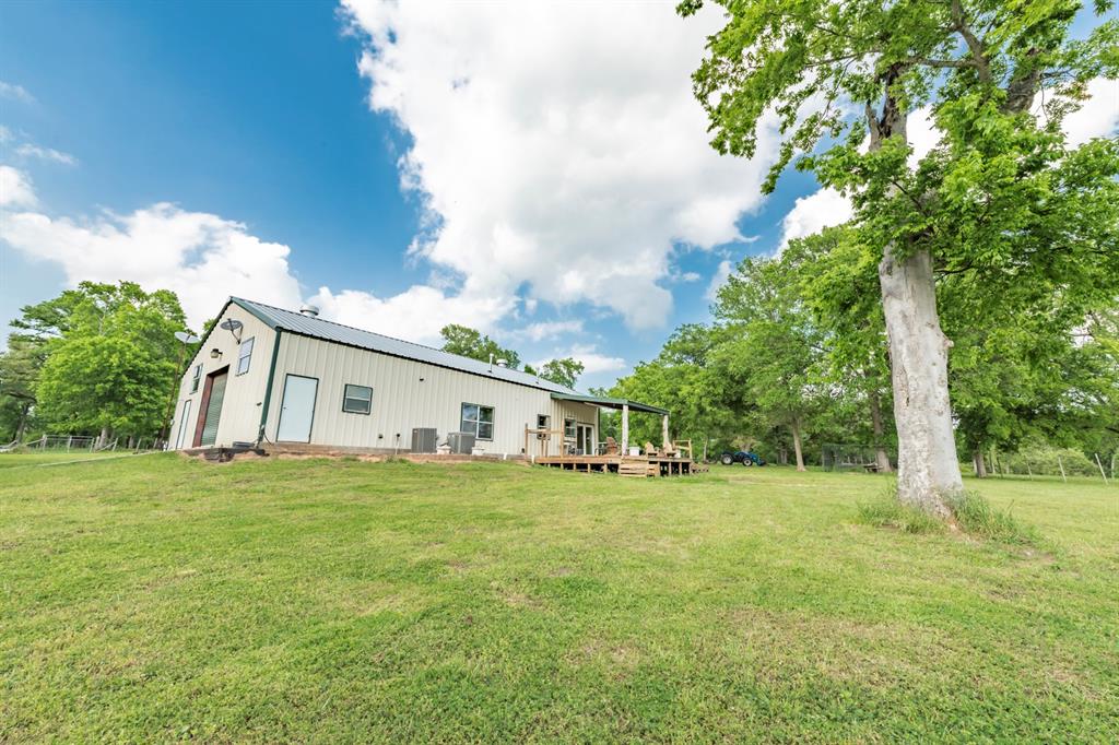 1508 Fm 102, ALLEYTON, TX 78935