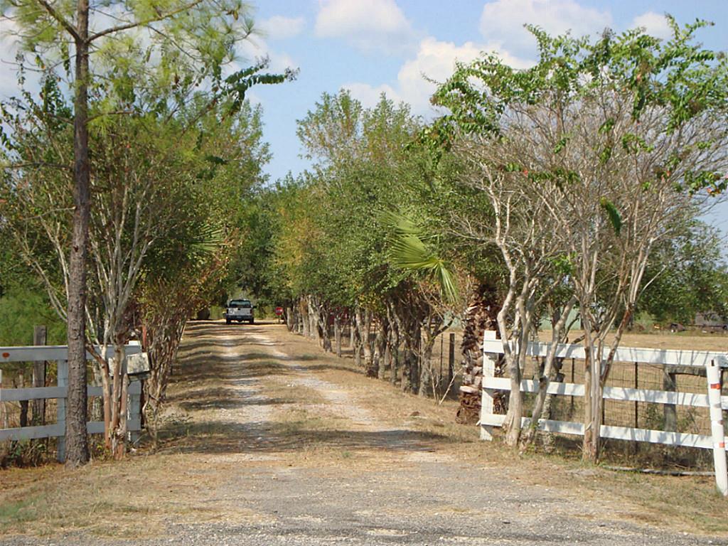 14895 Hwy 30, Roans Prairie, TX 77875