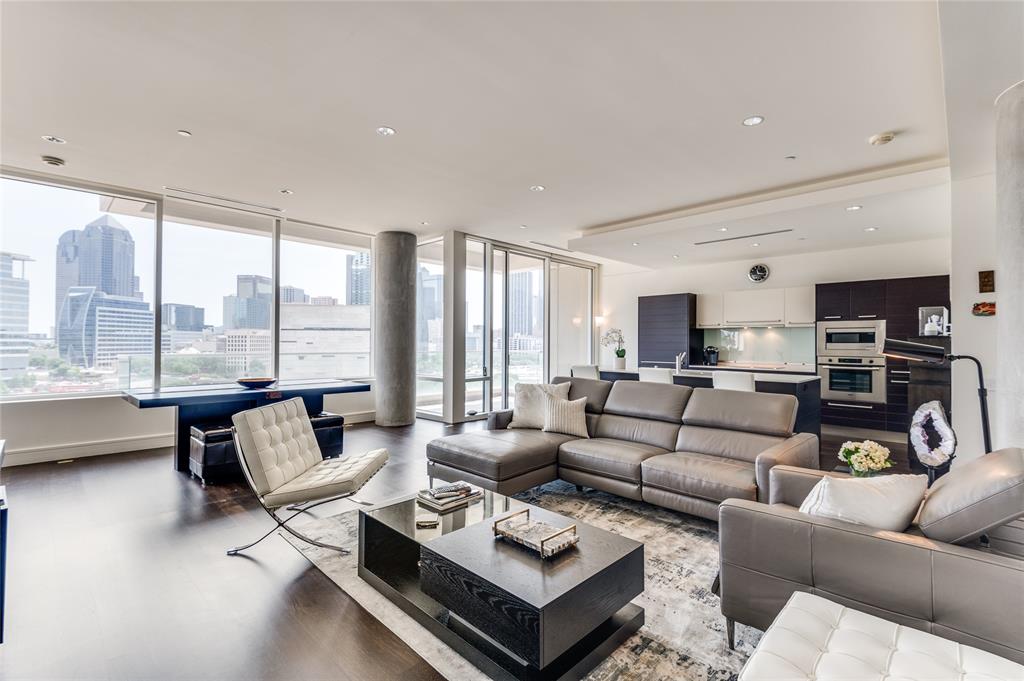 2408 Victory Park Ln Unit 936  