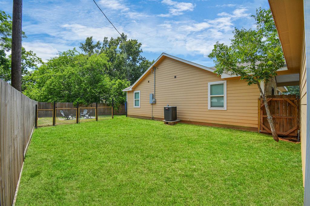 507 Frydek Rd, SEALY TX 77474