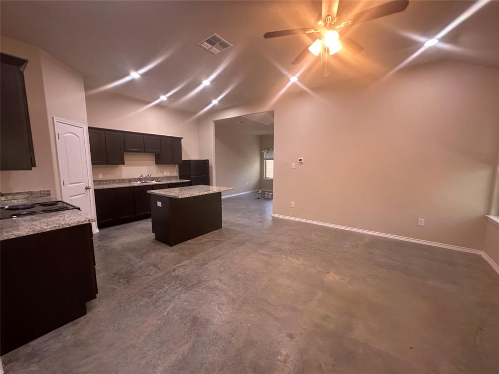 15679 Sycamore, MONTGOMERY, TX 77356