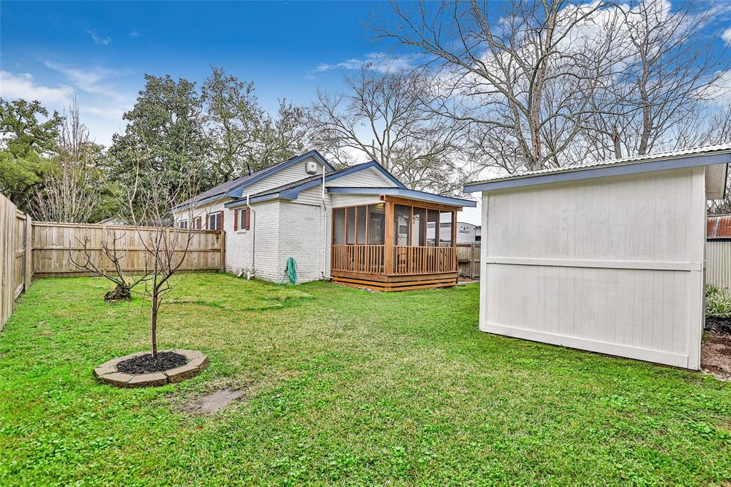 407 E 2nd St, HUMBLE, TX 77338