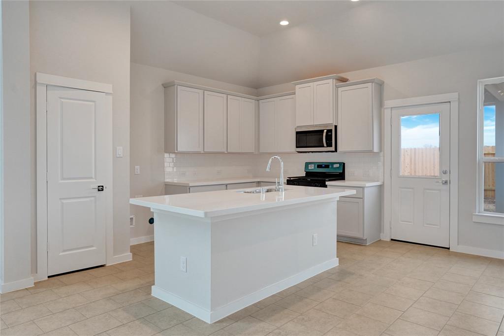 761 Dewberry Rd, LA MARQUE, TX 77568