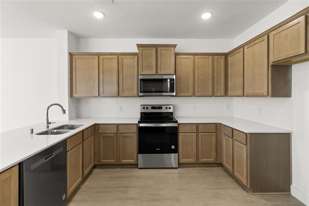 2215 Seven Oaks Blvd, TOMBALL, TX 77375