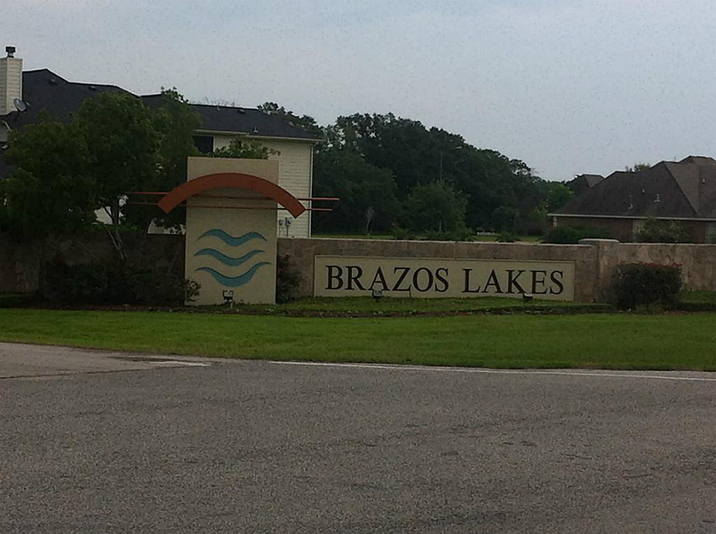 6119 Brazos Lakes Dr, RICHMOND, TX 77469