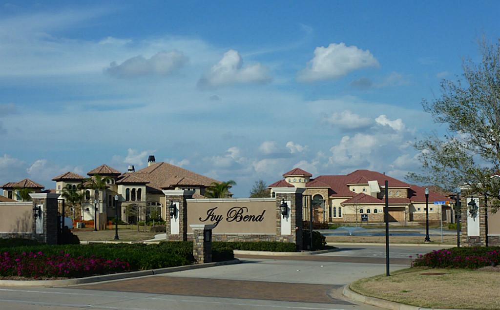 18 Ivy Bend Ln, SUGAR LAND, TX 77479