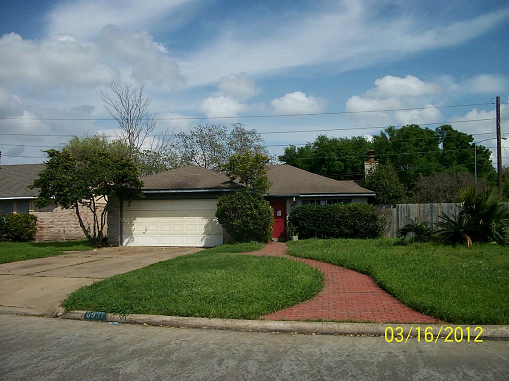 6931 Navidad RD