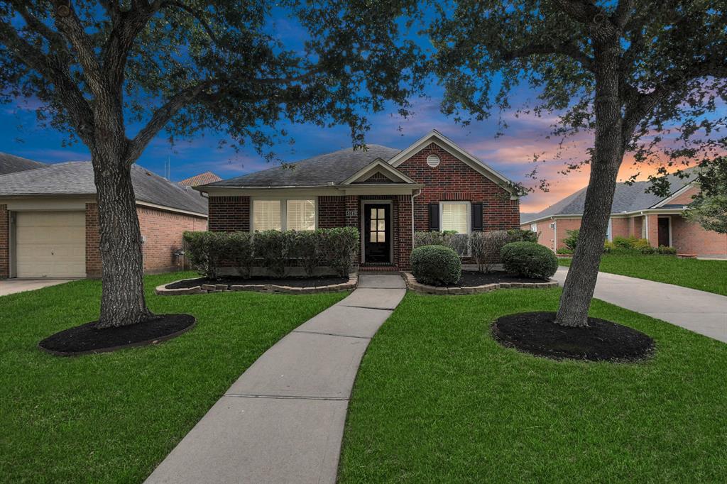 4519 Lake Halbert LN