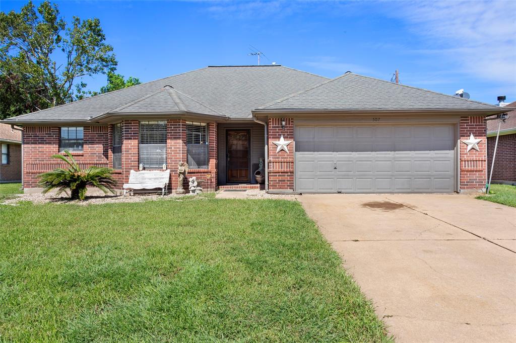 507 Valley Dr, DICKINSON, TX 77539