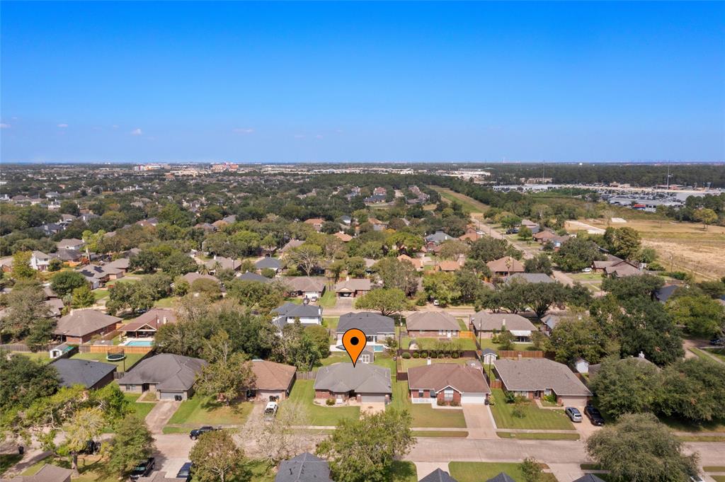 507 Valley Dr, DICKINSON, TX 77539