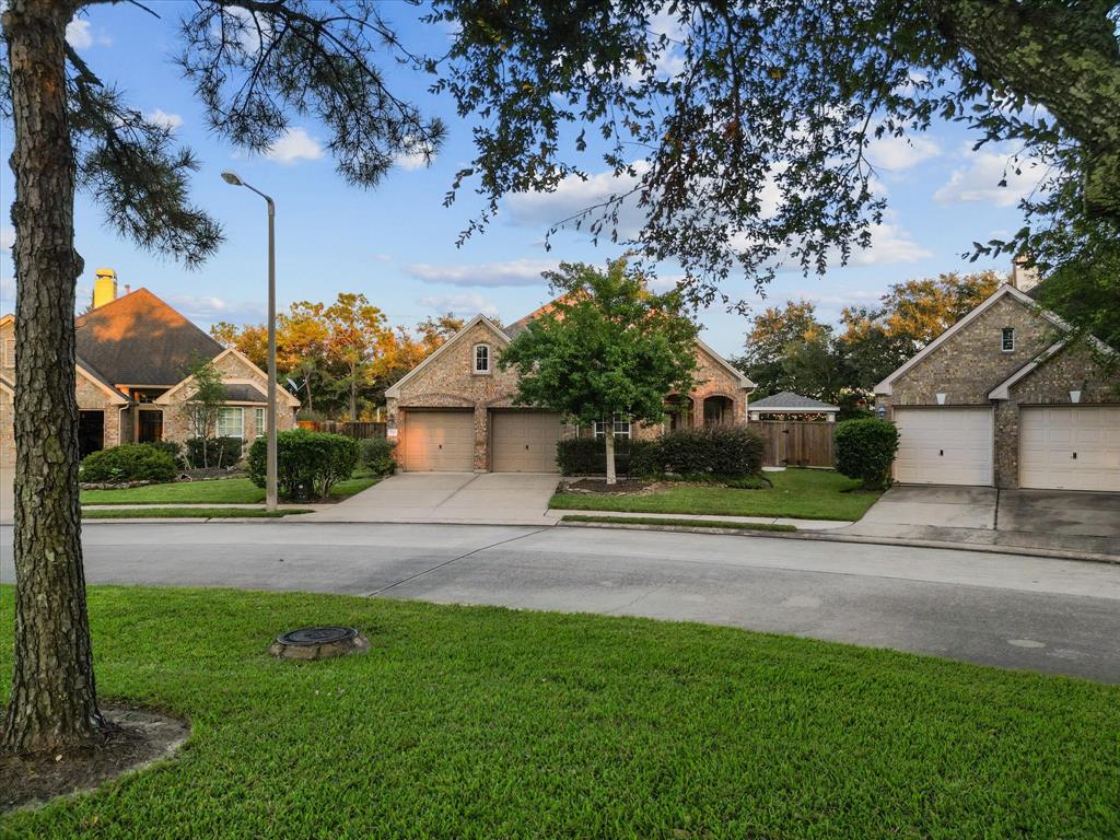 5211 Cottonwood Creek Ln, League City, TX 77573