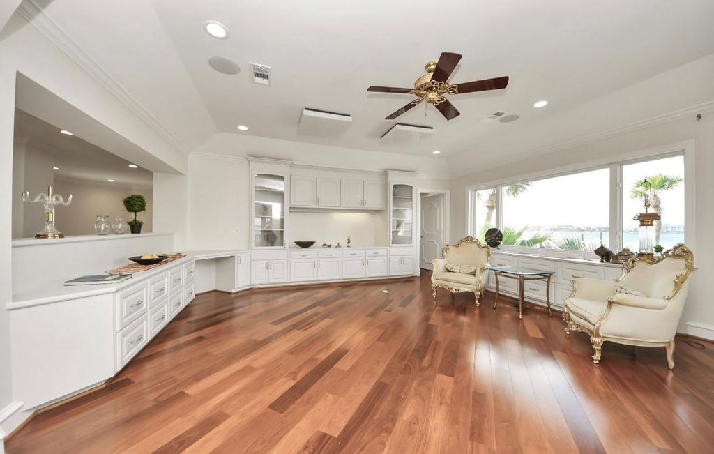 2210 Twin Oaks Blvd, KEMAH, TX 77565