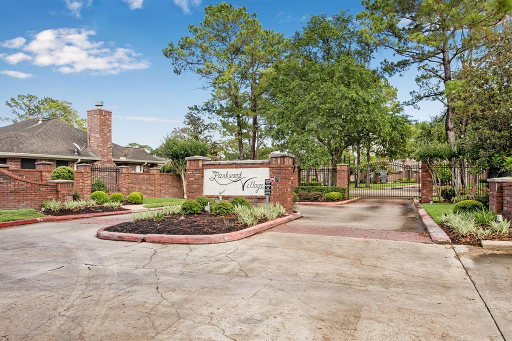 316 Parkwood Village Dr, FRIENDSWOOD, TX 77546