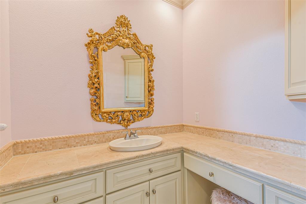 2018 San Joaquin Pkwy, FRIENDSWOOD TX 77546