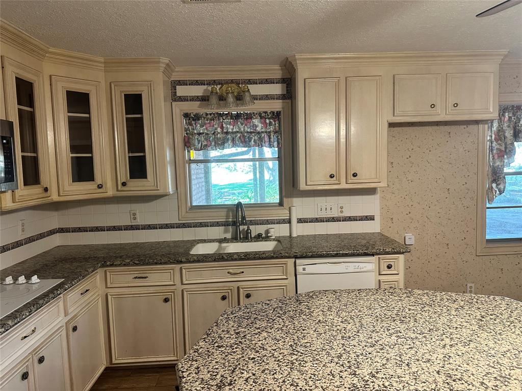 1011 Pampa St, PASADENA, TX 77504