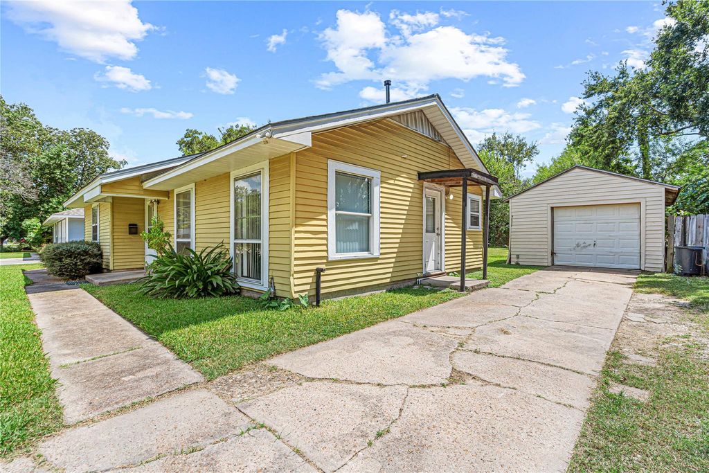 2220 7th St, GALENA PARK, TX 77547