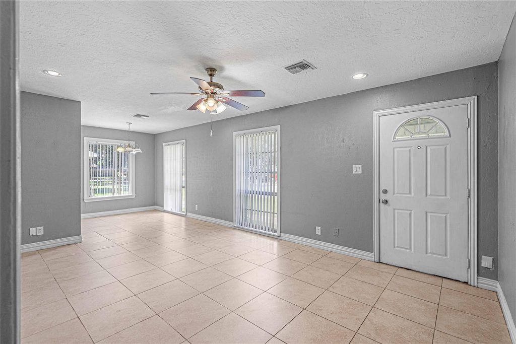 2220 7th St, GALENA PARK, TX 77547