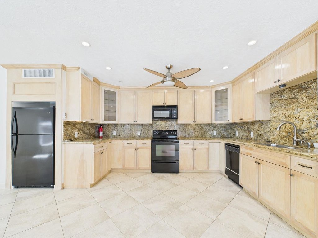 2824 Briarhurst Dr Unit 13  