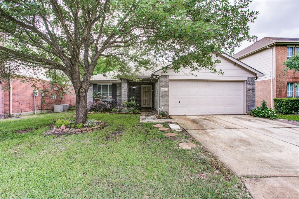 10123 Country Knl Dr  