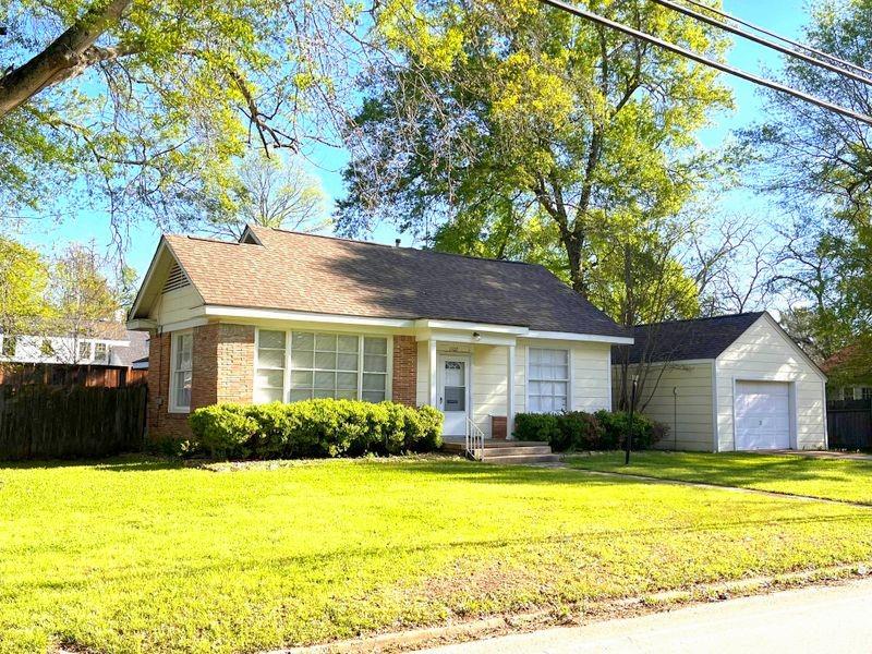 1102 E Goliad Ave  