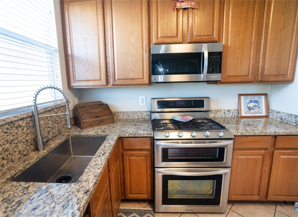 1874 Cedar Cir, DAYTON, TX 77535