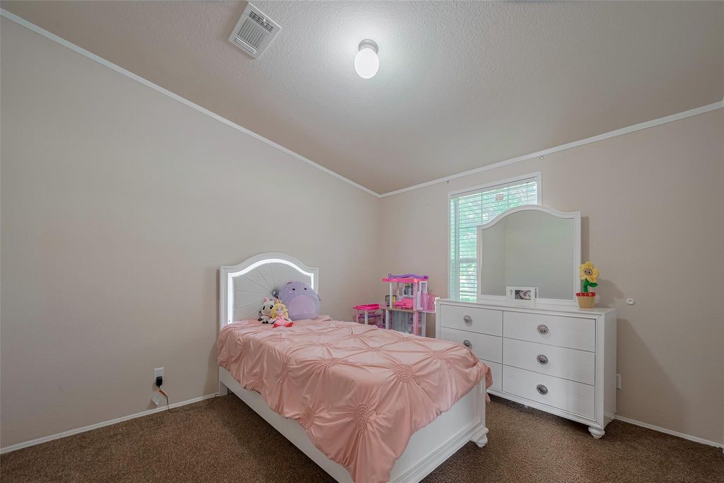 5526 Hwy 90, MADISONVILLE, TX 77864