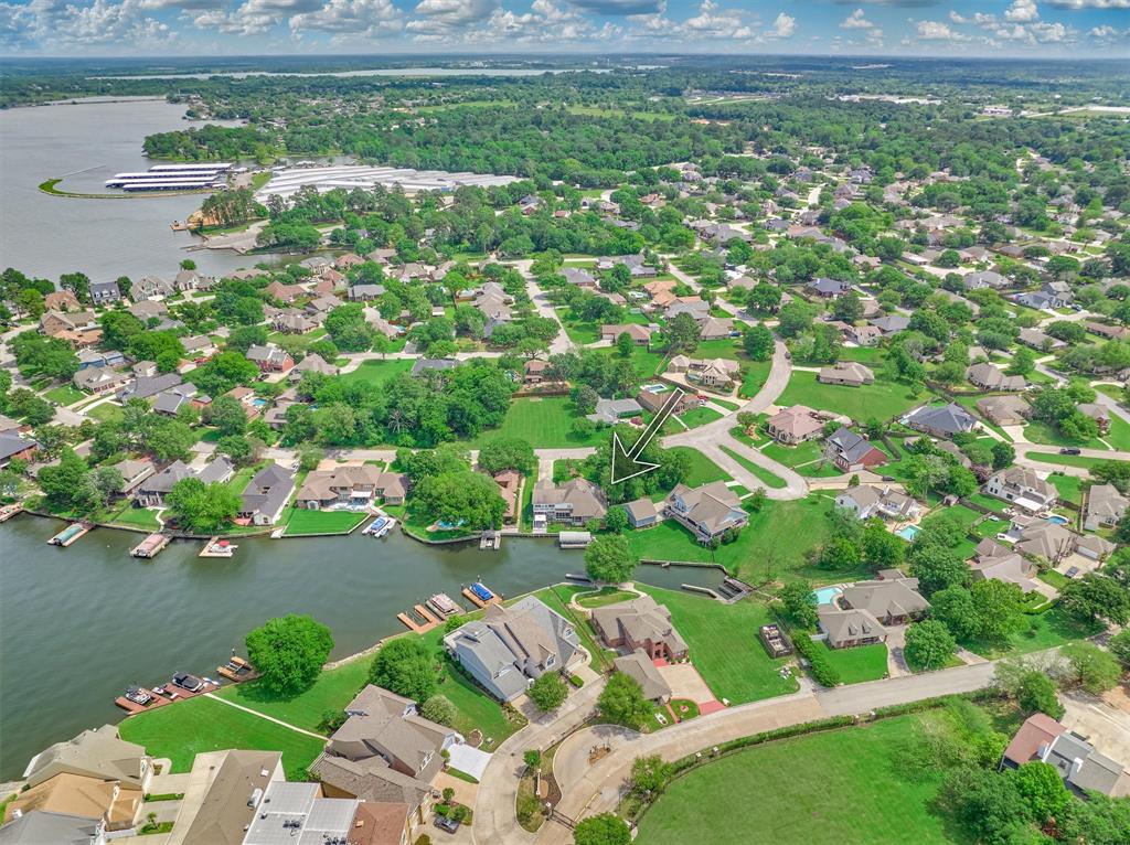 7098 Edgewater Dr, WILLIS, TX 77318