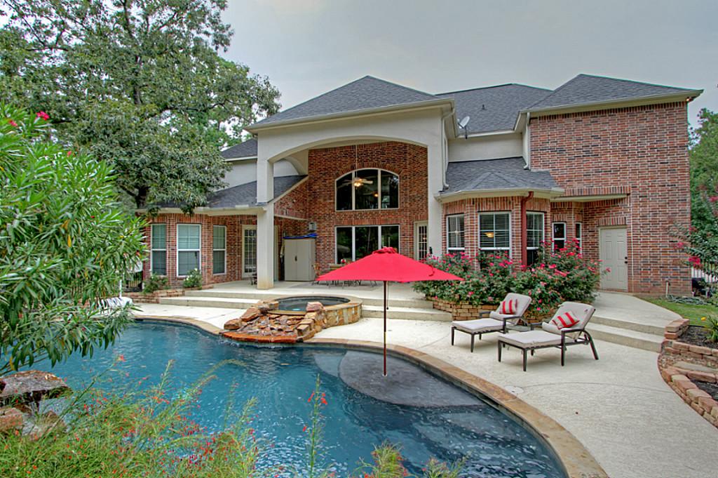 29112 Champions Dr, Magnolia, TX 77355