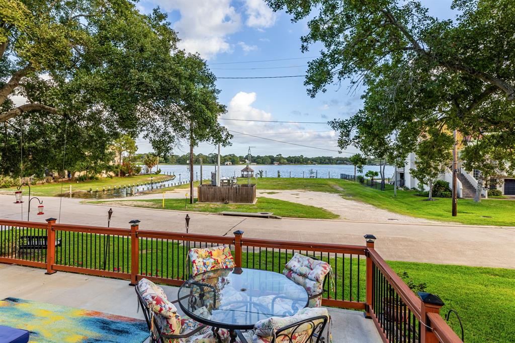 702 Timber Cove Dr, SEABROOK, TX 77586