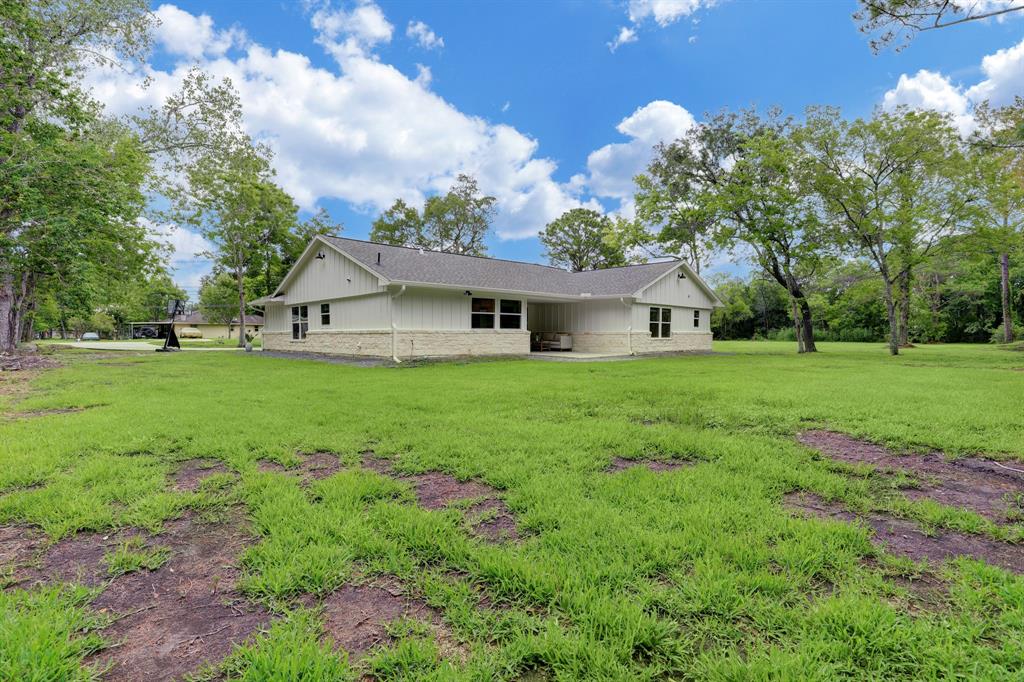 5830 Willow Dr, PEARLAND TX 77584