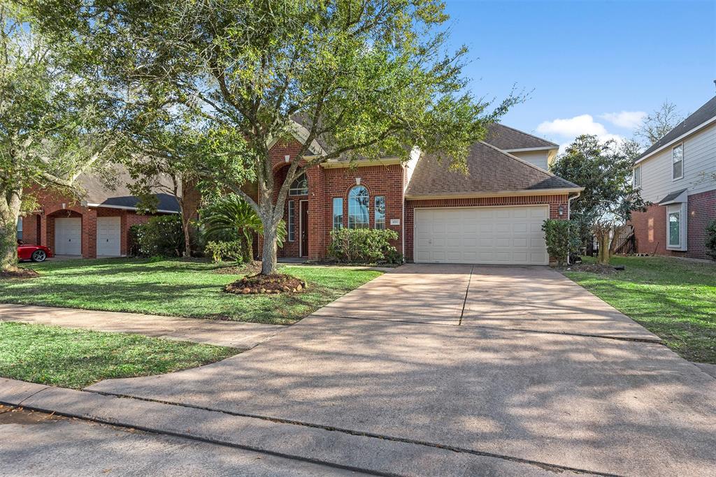 4002 Crystal Lake Cir N, Pearland, TX 77584