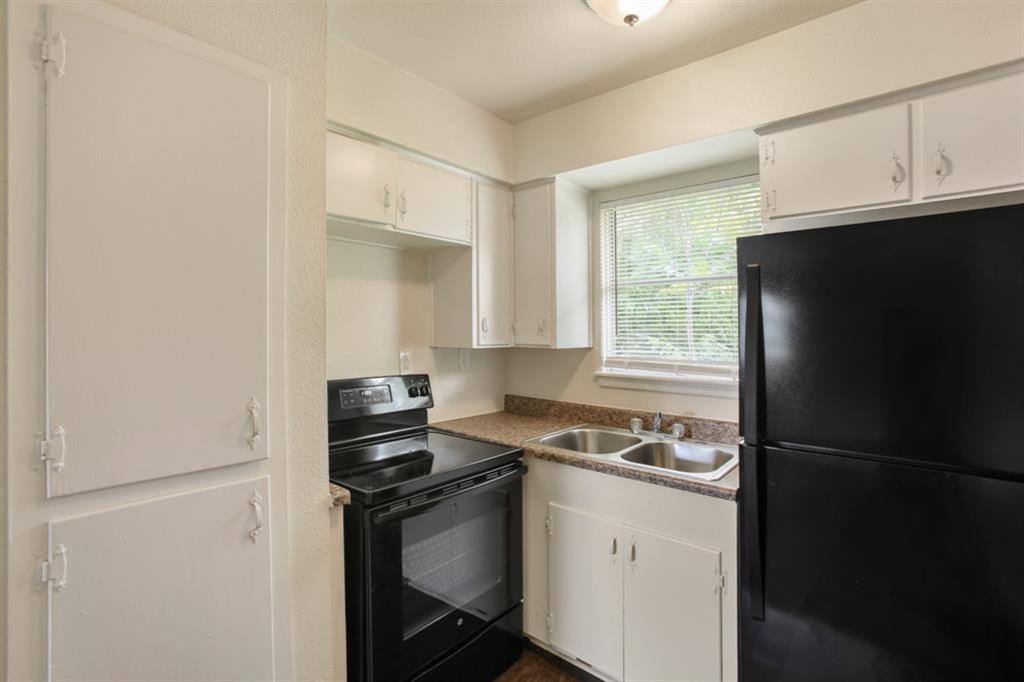 5415 3rd St, DANBURY, TX 77534