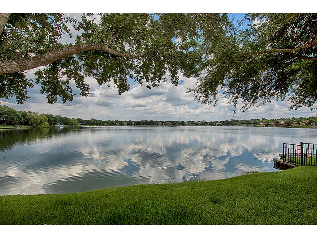 1315 Crystal Lake Cir W, Pearland, TX 77584