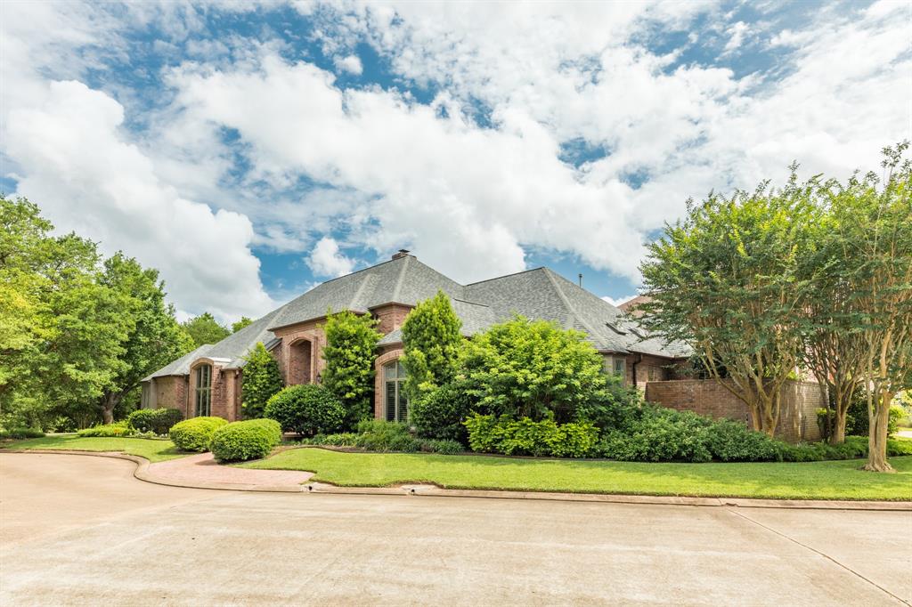 10 Heritage Oak Ct, LAKE JACKSON, TX 77566