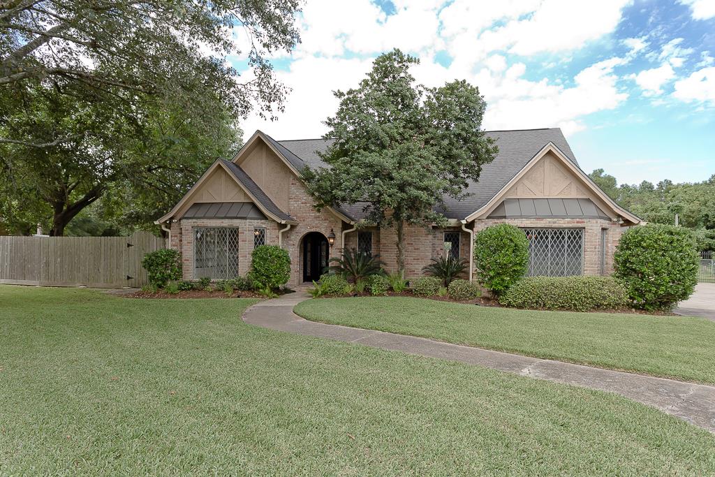 2410 Dixie Farm Rd, PEARLAND, TX 77581