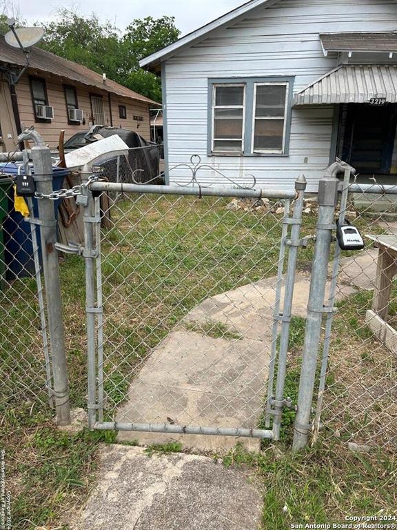 3219 San Fernando St  