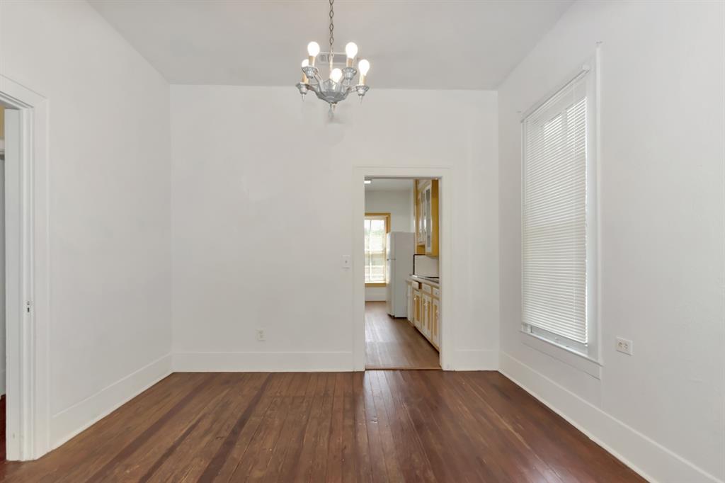 428 E Magnolia St, ANGLETON, TX 77515