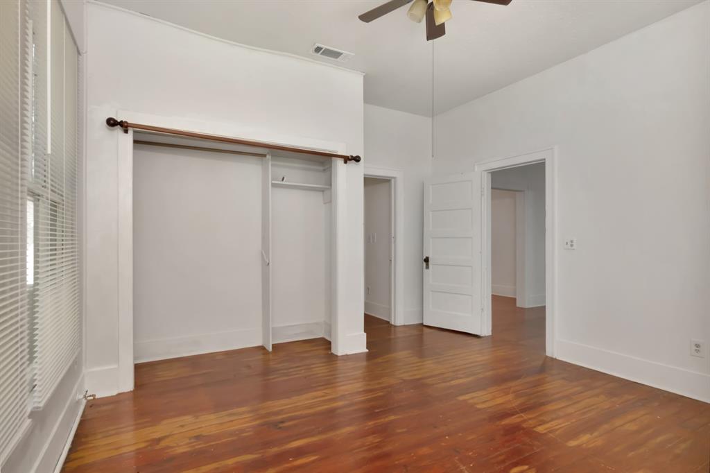 428 E Magnolia St, ANGLETON, TX 77515