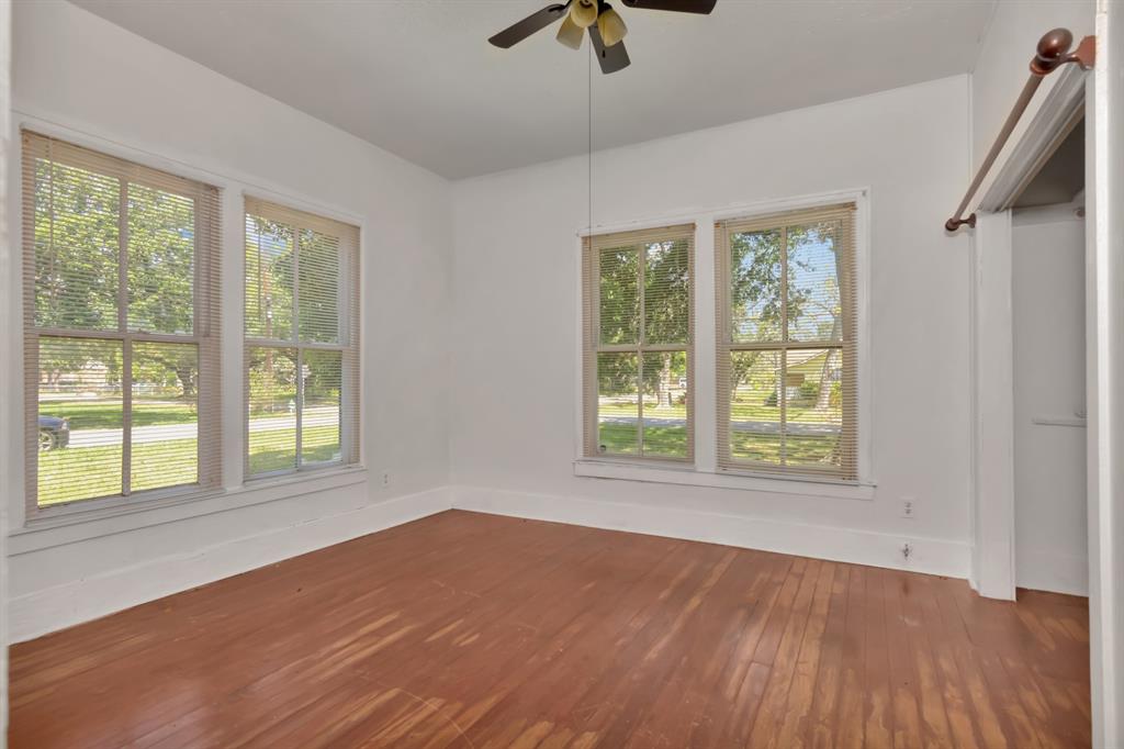 428 E Magnolia St, ANGLETON, TX 77515