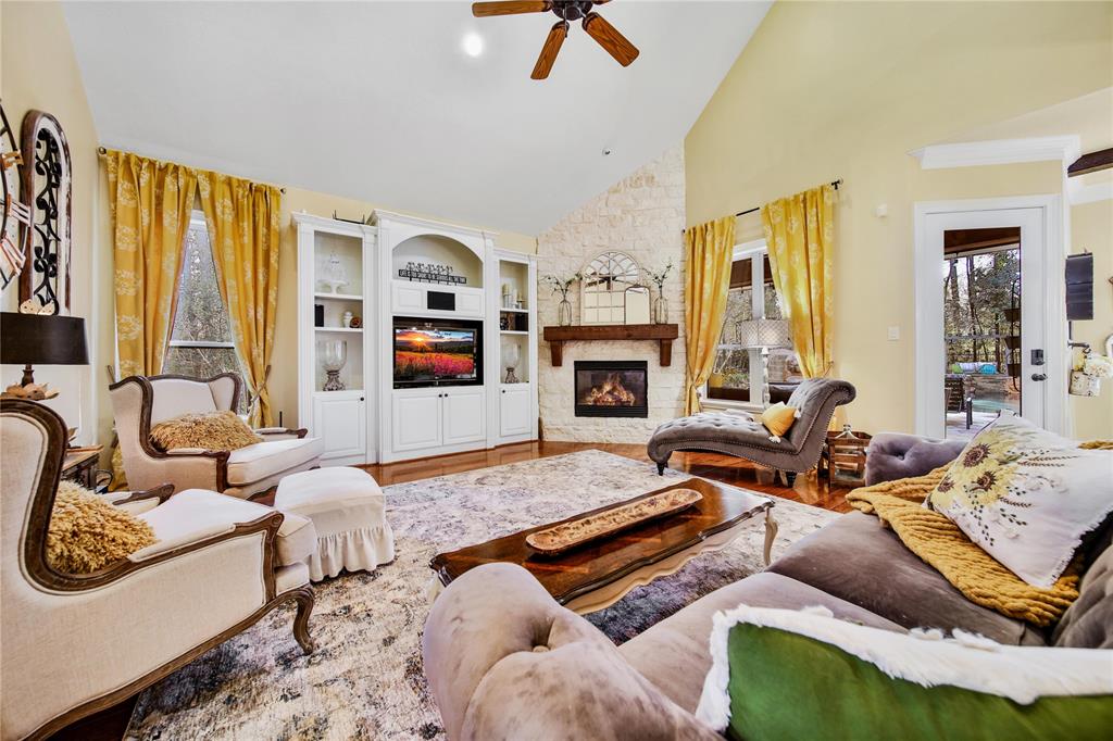 6119 Canyon Creek Ln, Conroe, TX 77304