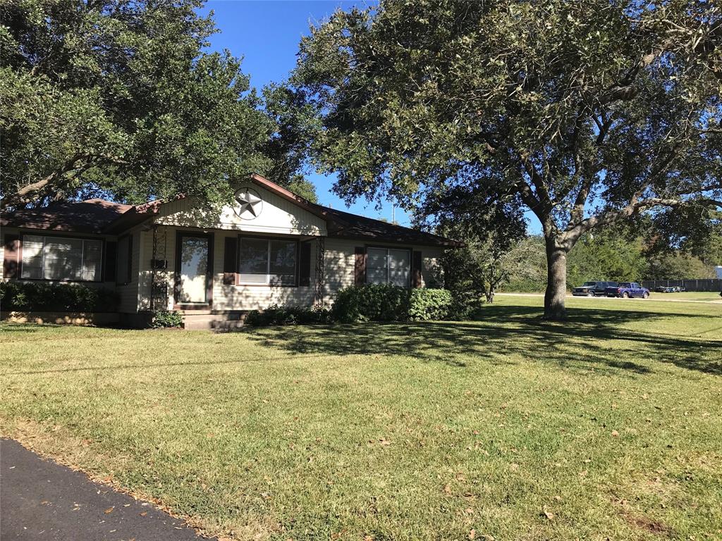 856 W Main St, BELLVILLE, TX 77418